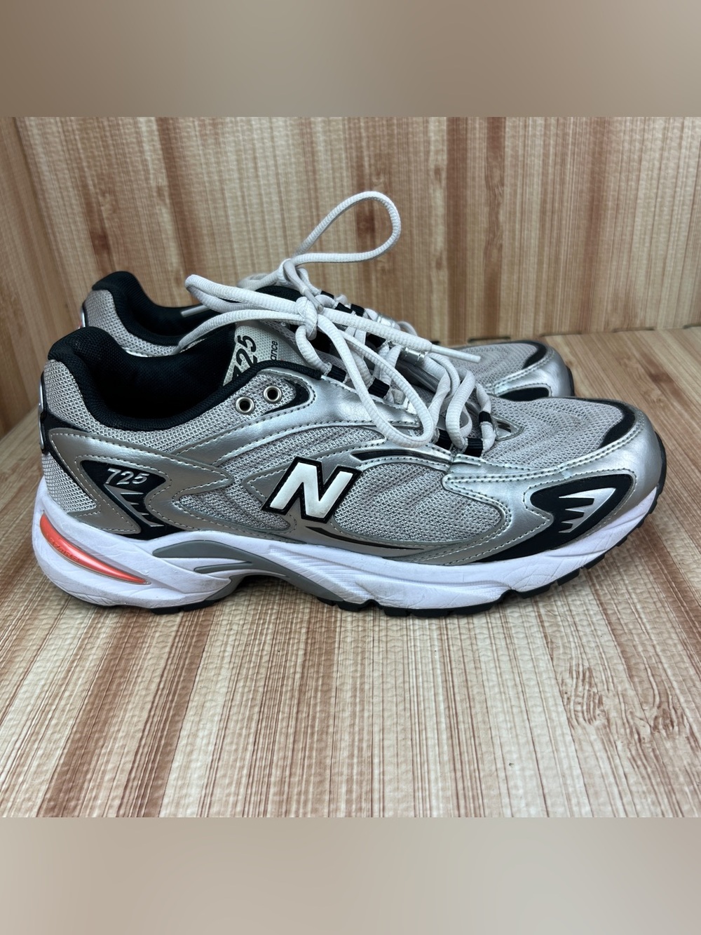 New Balance Shoes Mens 9.5 D 725v1 Metallic Silver Raincloud ML725UB